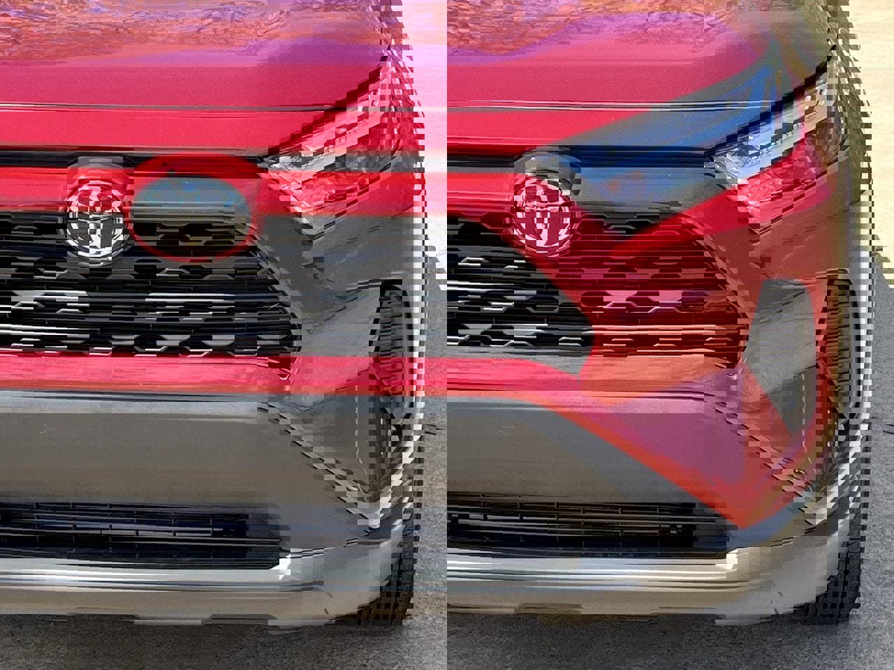 Used 2025 Toyota RAV4 LE image 8