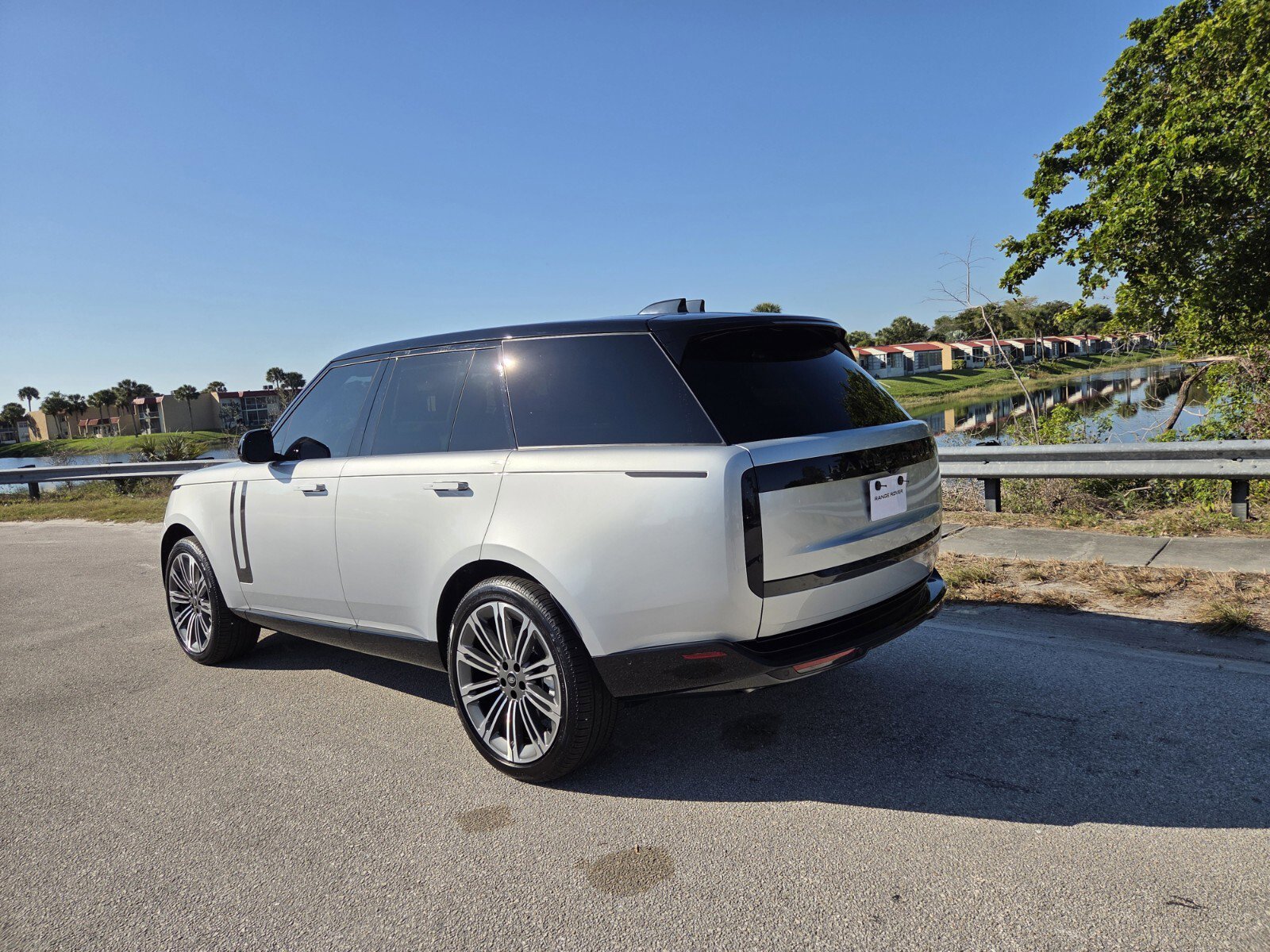 New 2025 Land Rover Range Rover SE video 2