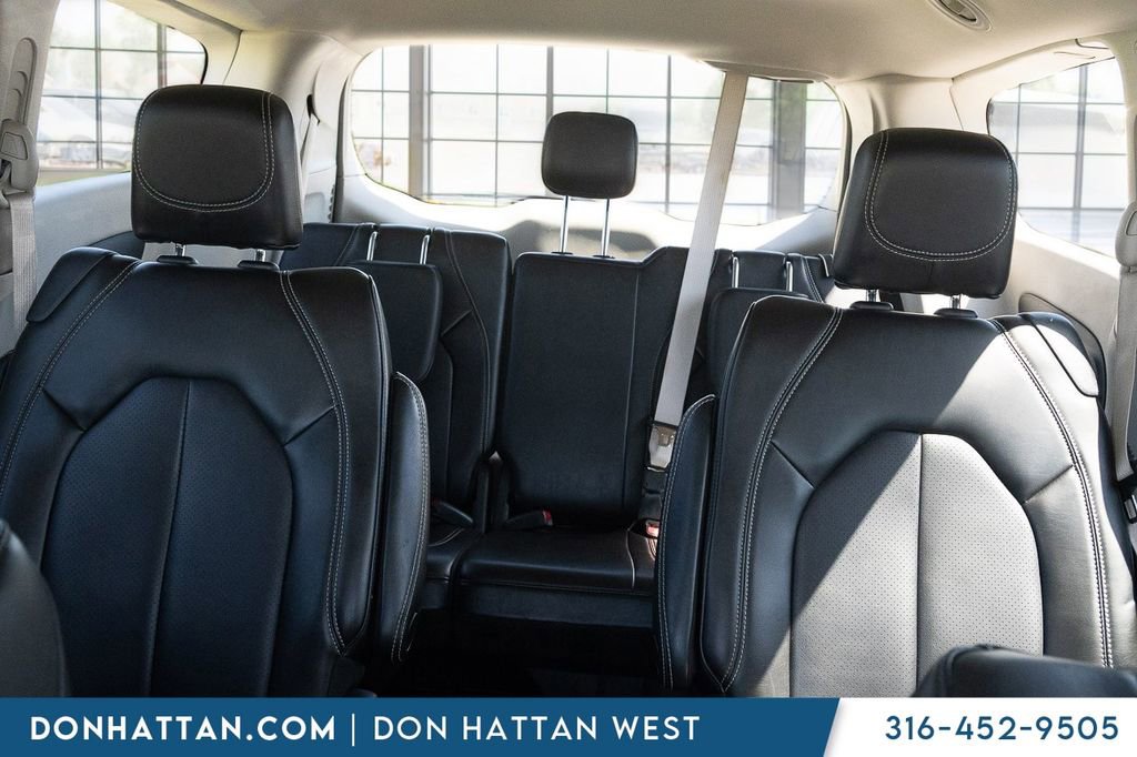 Used 2023 Chrysler Pacifica Touring-L FWD image 17