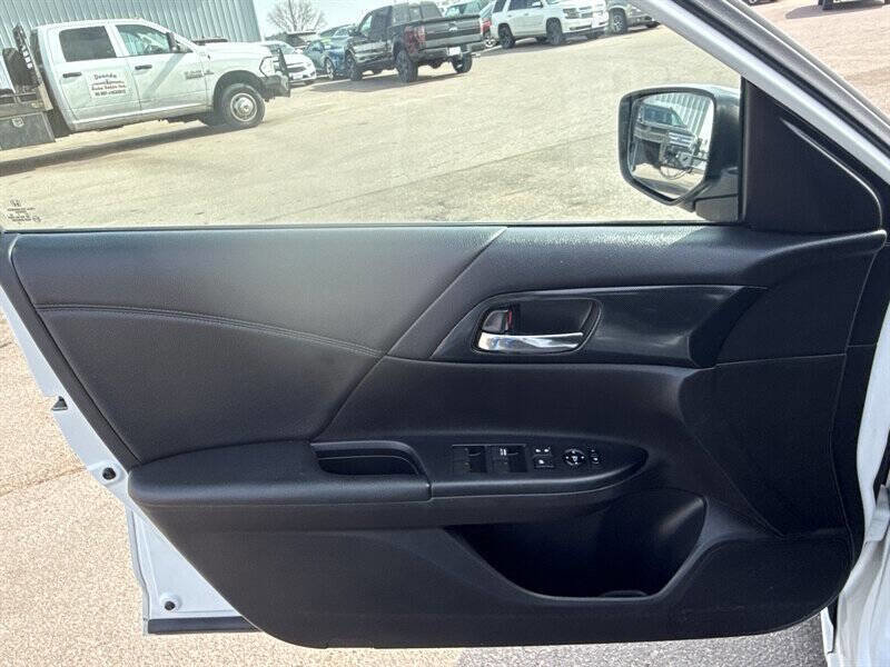 Used 2014 Honda Accord Sport image 17