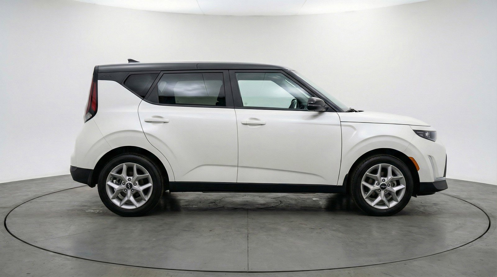 Used 2025 Kia Soul LX w/ LX Technology Package image 11