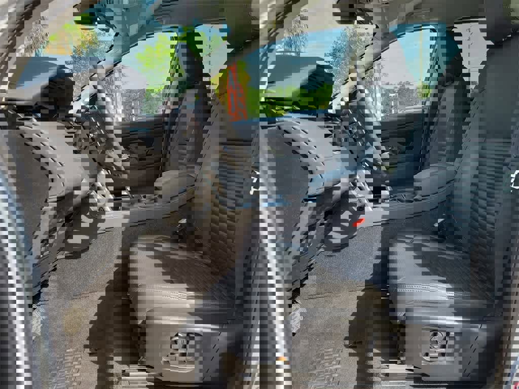 Used 2024 Land Rover Discovery Sport S image 17