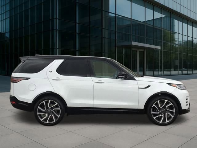 New 2024 Land Rover Discovery Metropolitan Edition image 6