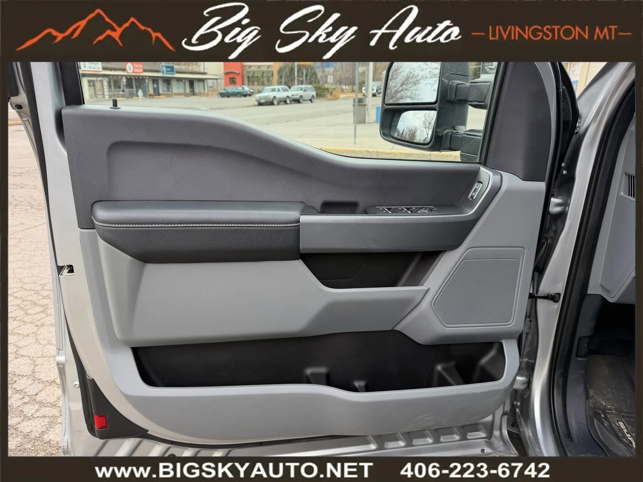 Used 2023 Ford F250 XLT w/ Camper Package image 12