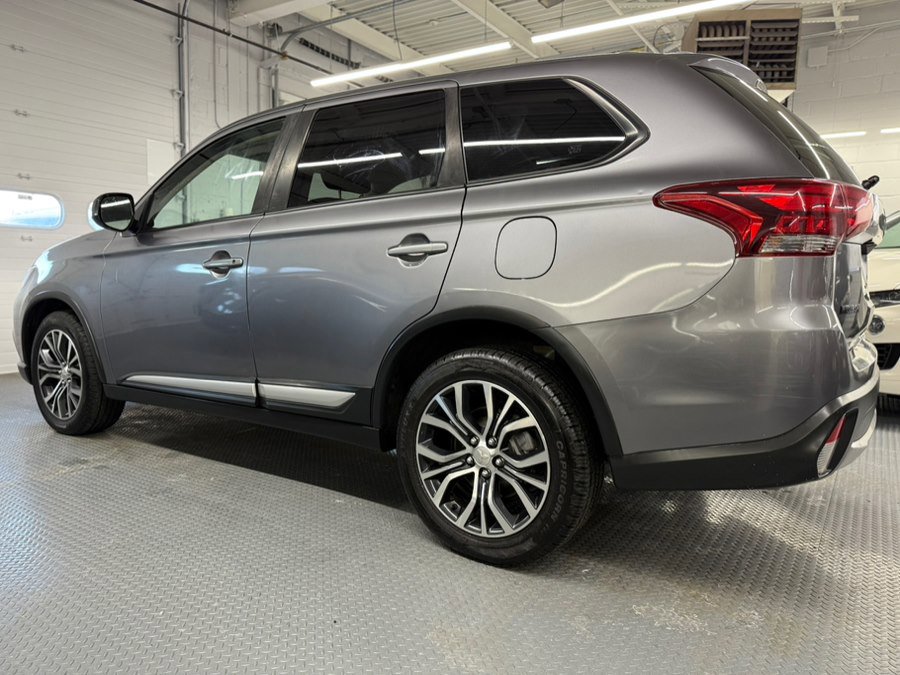 Used 2018 Mitsubishi Outlander ES image 11