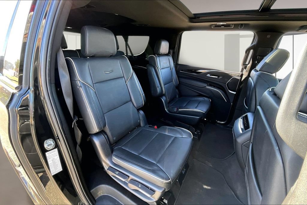 Used 2023 Cadillac Escalade ESV Sport AWD/4WD image 29