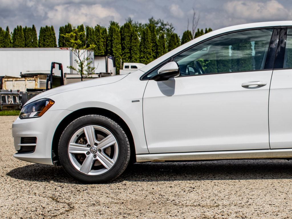 Used 2017 Volkswagen Golf Wolfsburg Edition FWD image 18
