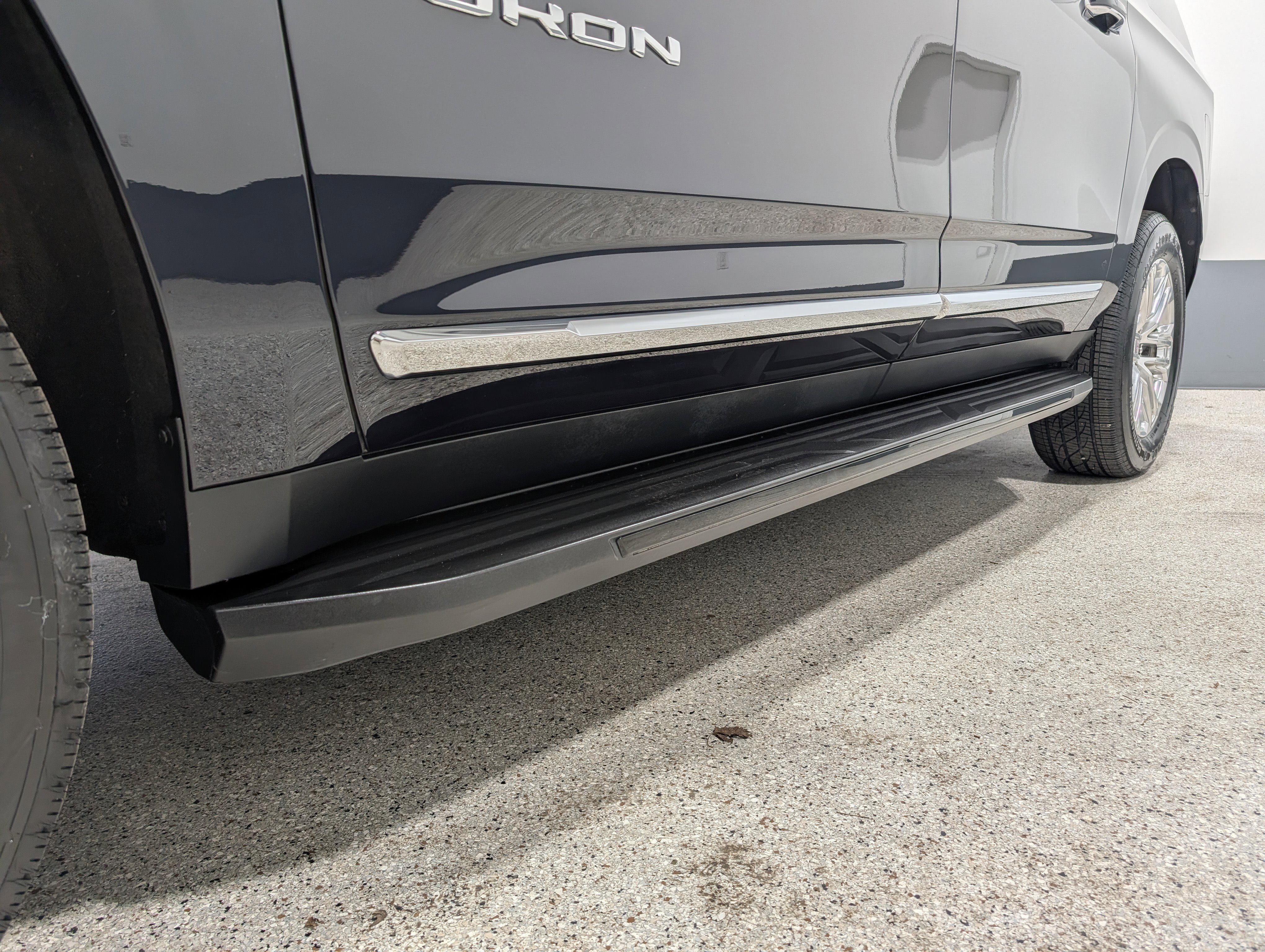 Used 2022 GMC Yukon XL SLT w/ SLT Luxury Package image 9