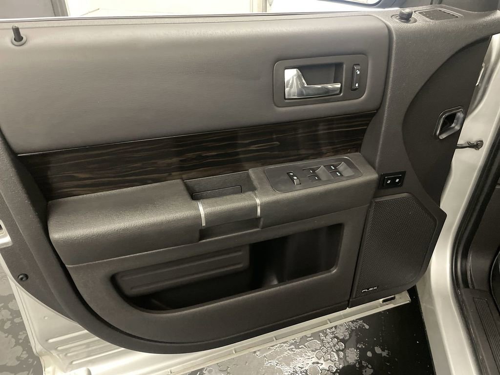 Used 2018 Ford Flex SEL w/ Equipment Group 202A FWD image 16