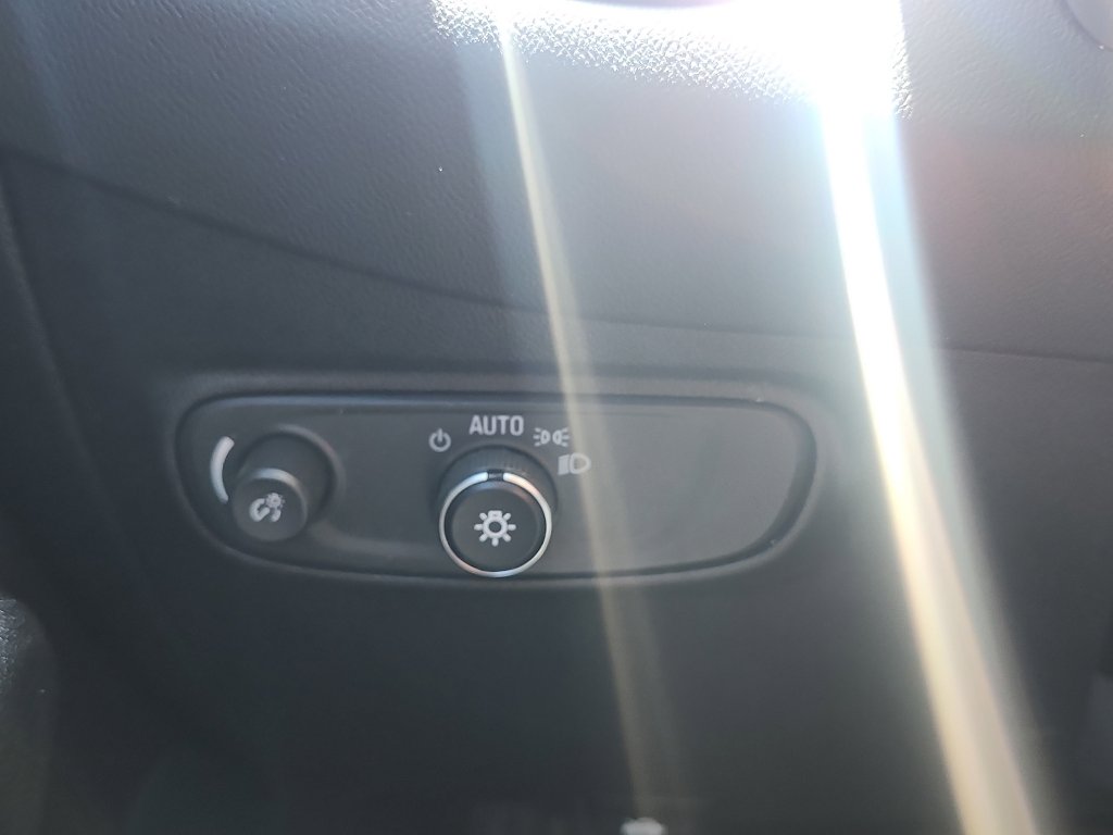 Used 2018 Chevrolet Equinox LT FWD image 28