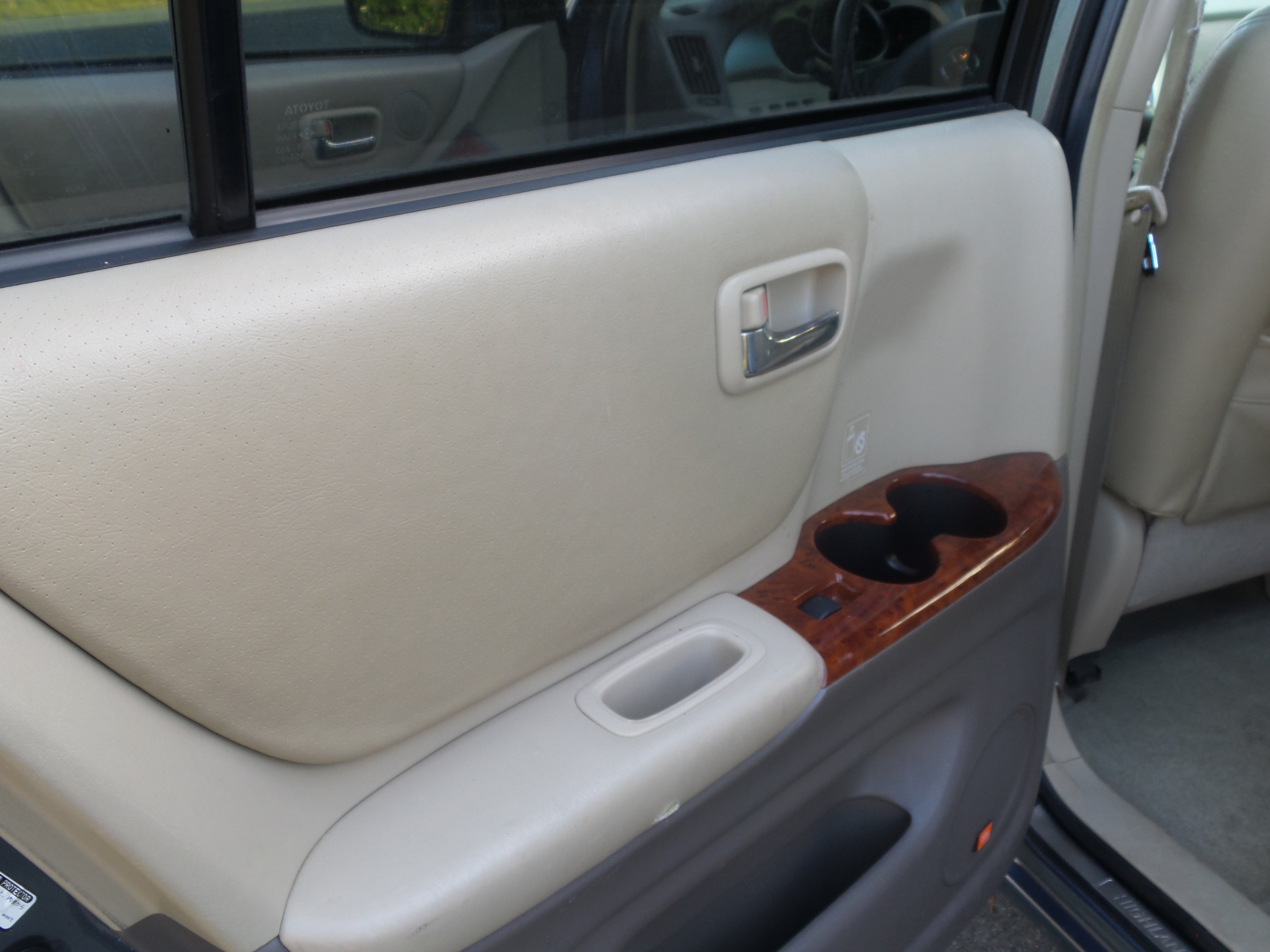 Used 2005 Toyota Highlander Limited w/ Value Pkg 2 AWD/4WD image 20