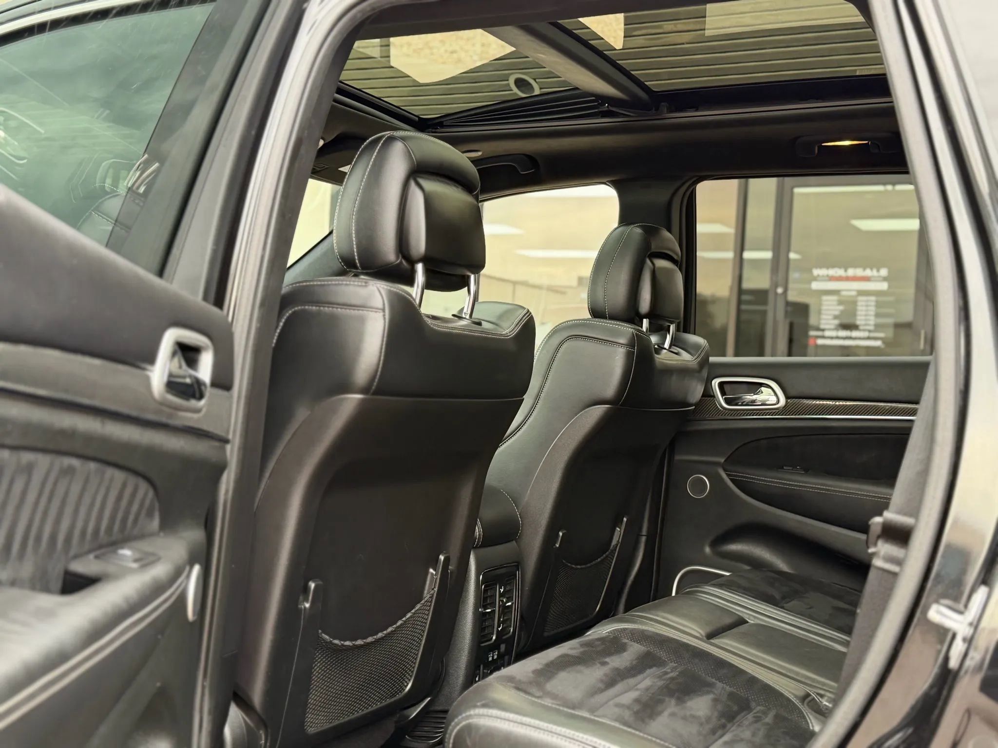 Used 2015 Jeep Grand Cherokee SRT w/ Luxury Group II image 13