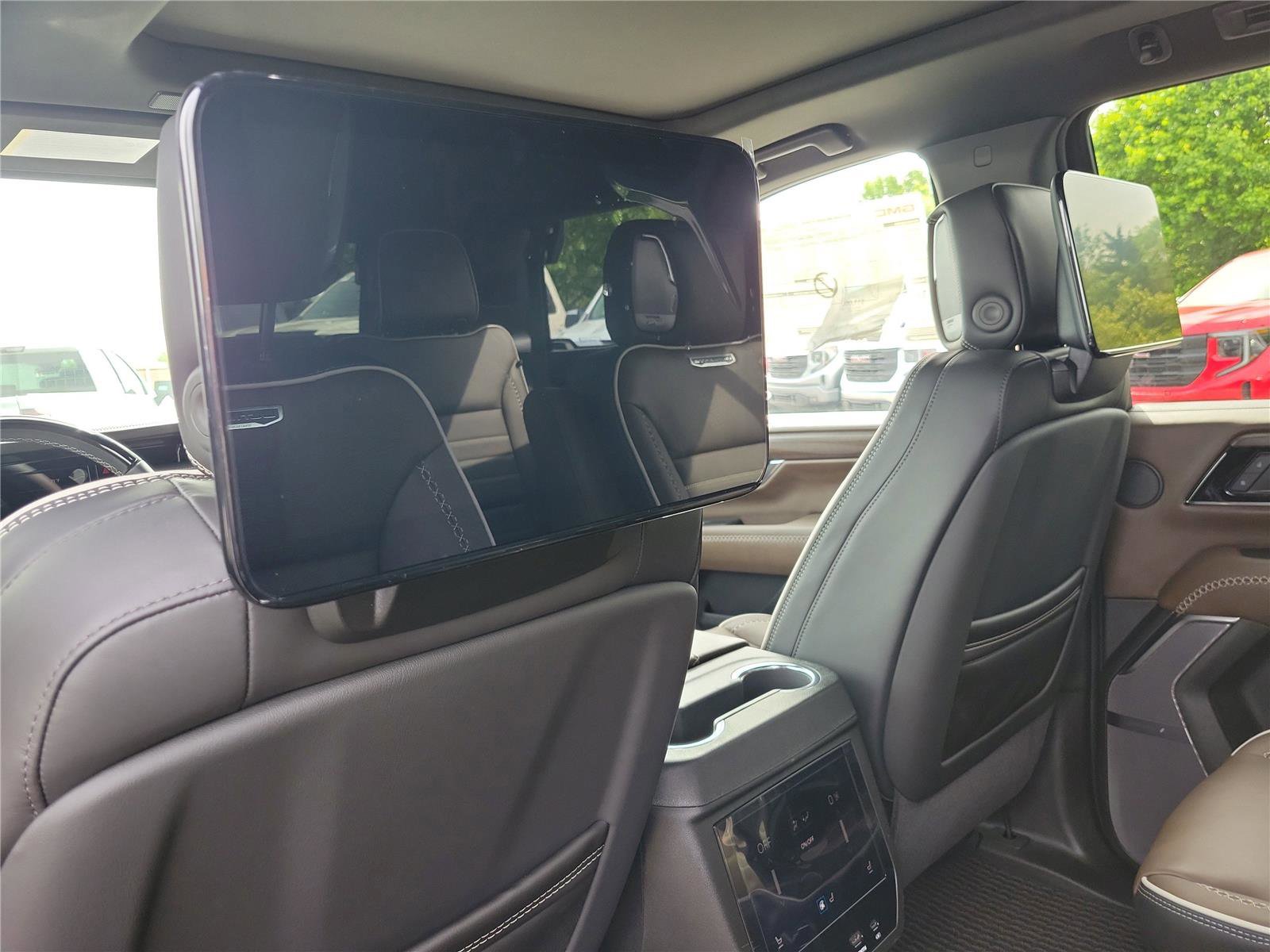 New 2026 GMC Yukon Denali Ultimate AWD/4WD image 16