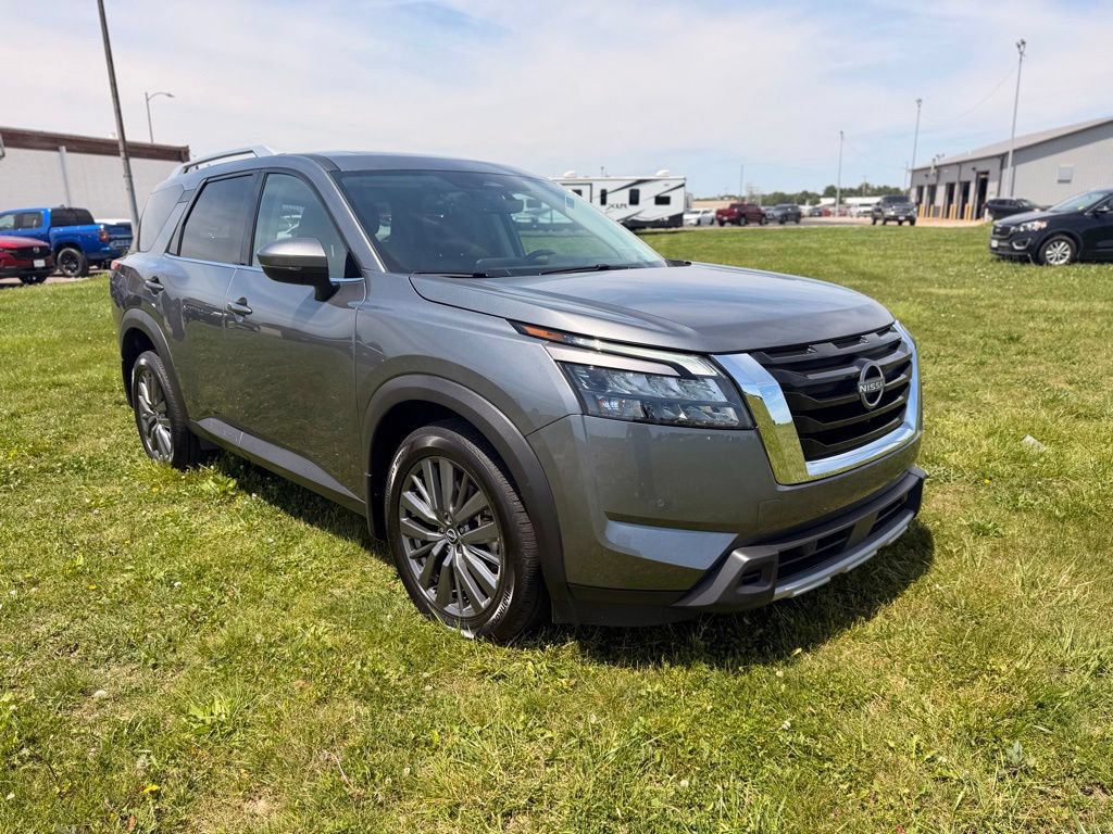 Certified 2025 Nissan Pathfinder SL w/ SL Premium Package FWD image 3