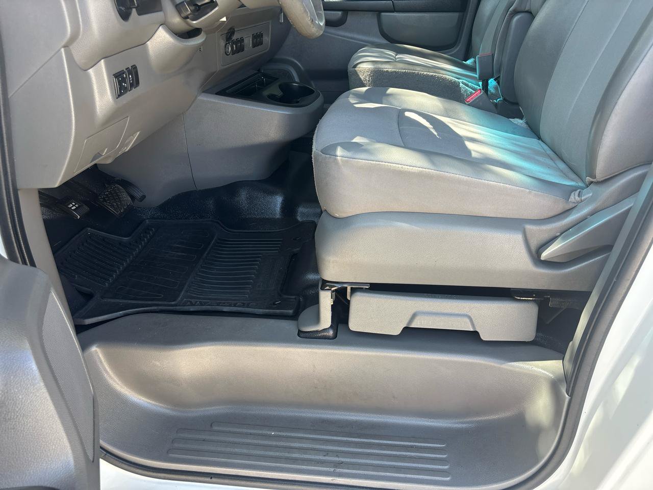 Used 2013 Nissan NV 3500 S w/ PWR Basic Pkg RWD image 10