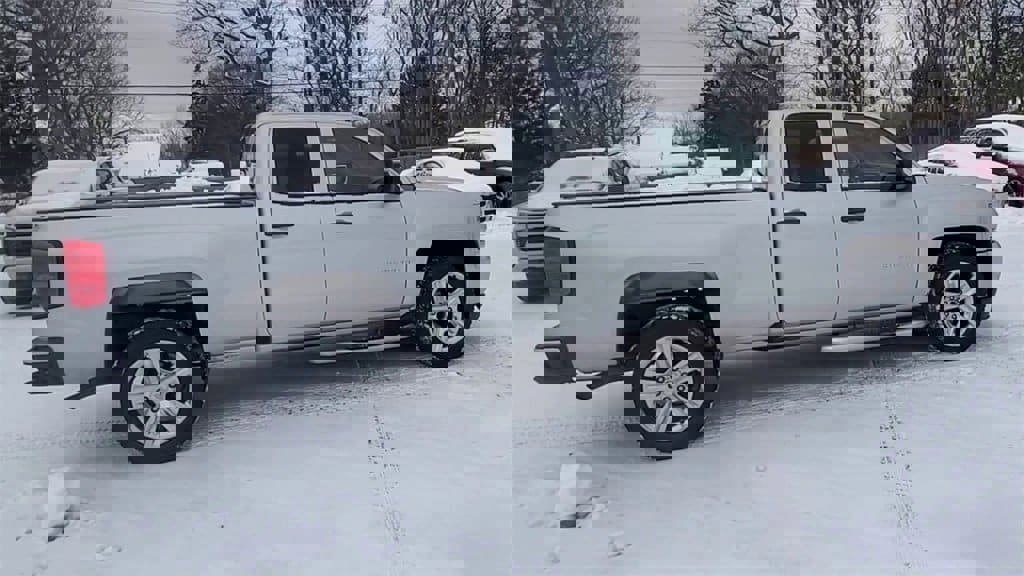 Used 2018 Chevrolet Silverado 1500 Custom w/ Custom Value Package image 9