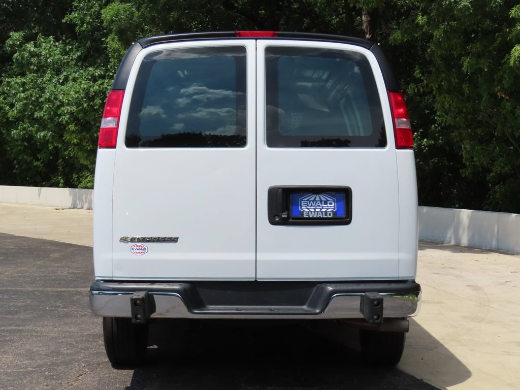 Used 2025 Chevrolet Express 2500 w/ Driver Convenience Package RWD image 16