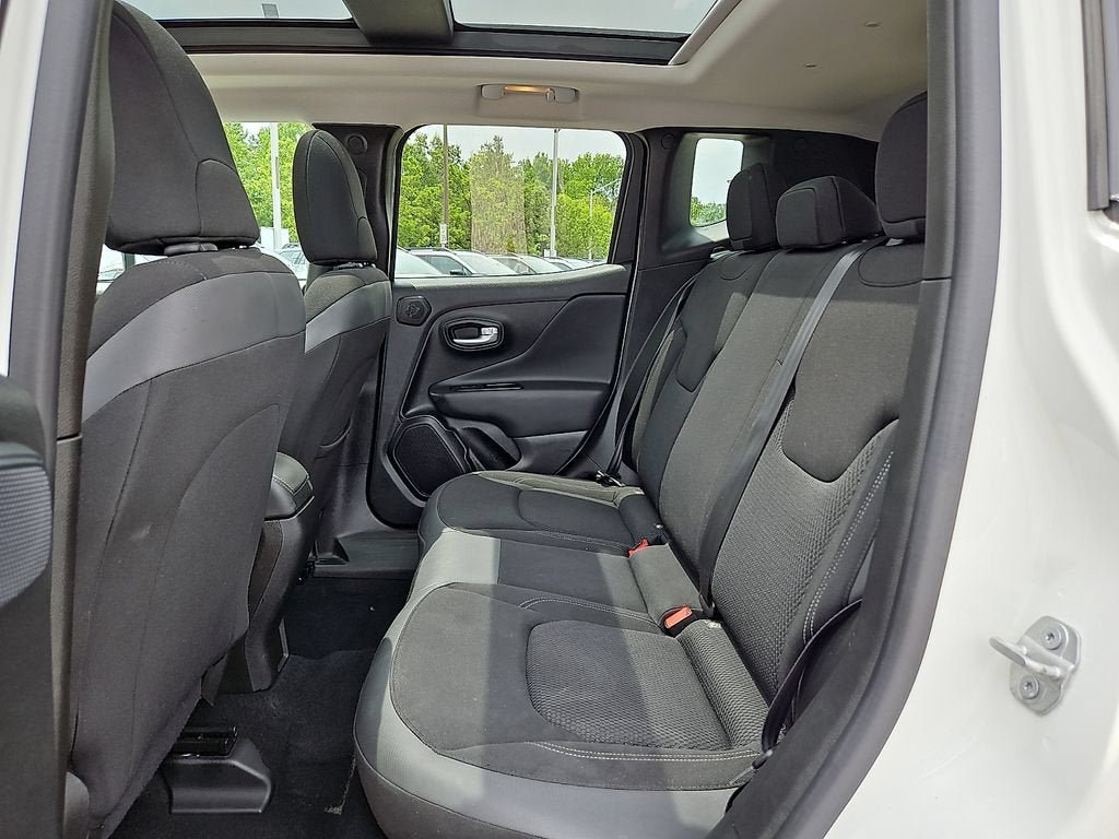 Used 2023 Jeep Renegade Altitude w/ Sun/Sound Group AWD/4WD image 10