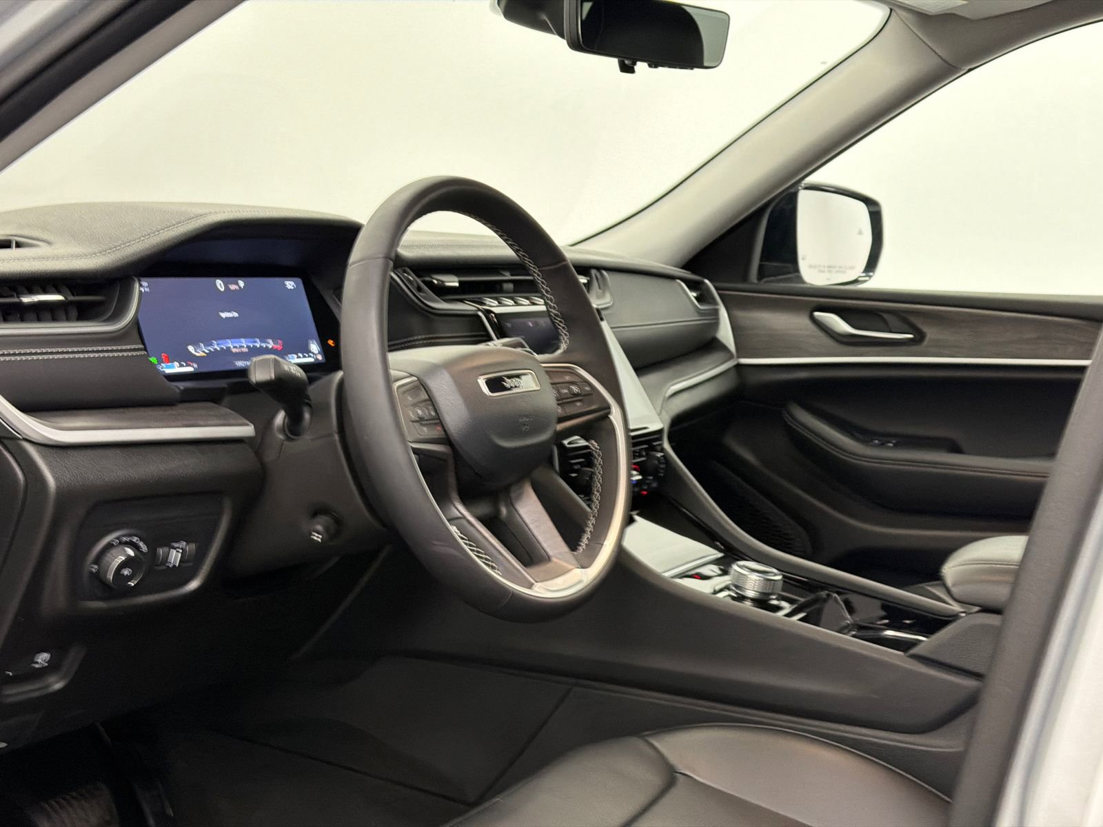 Used 2023 Jeep Grand Cherokee L Limited w/ Luxury Tech Group II image 16