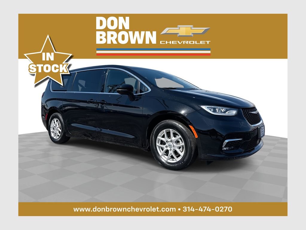 Used 2025 Chrysler Pacifica Select FWD image 1