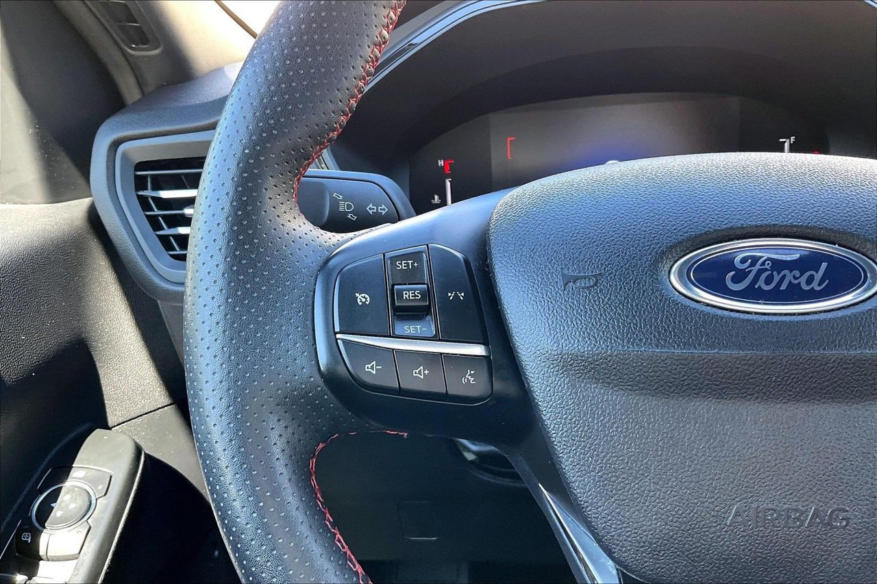 Used 2025 Ford Escape ST-Line Select AWD/4WD image 28