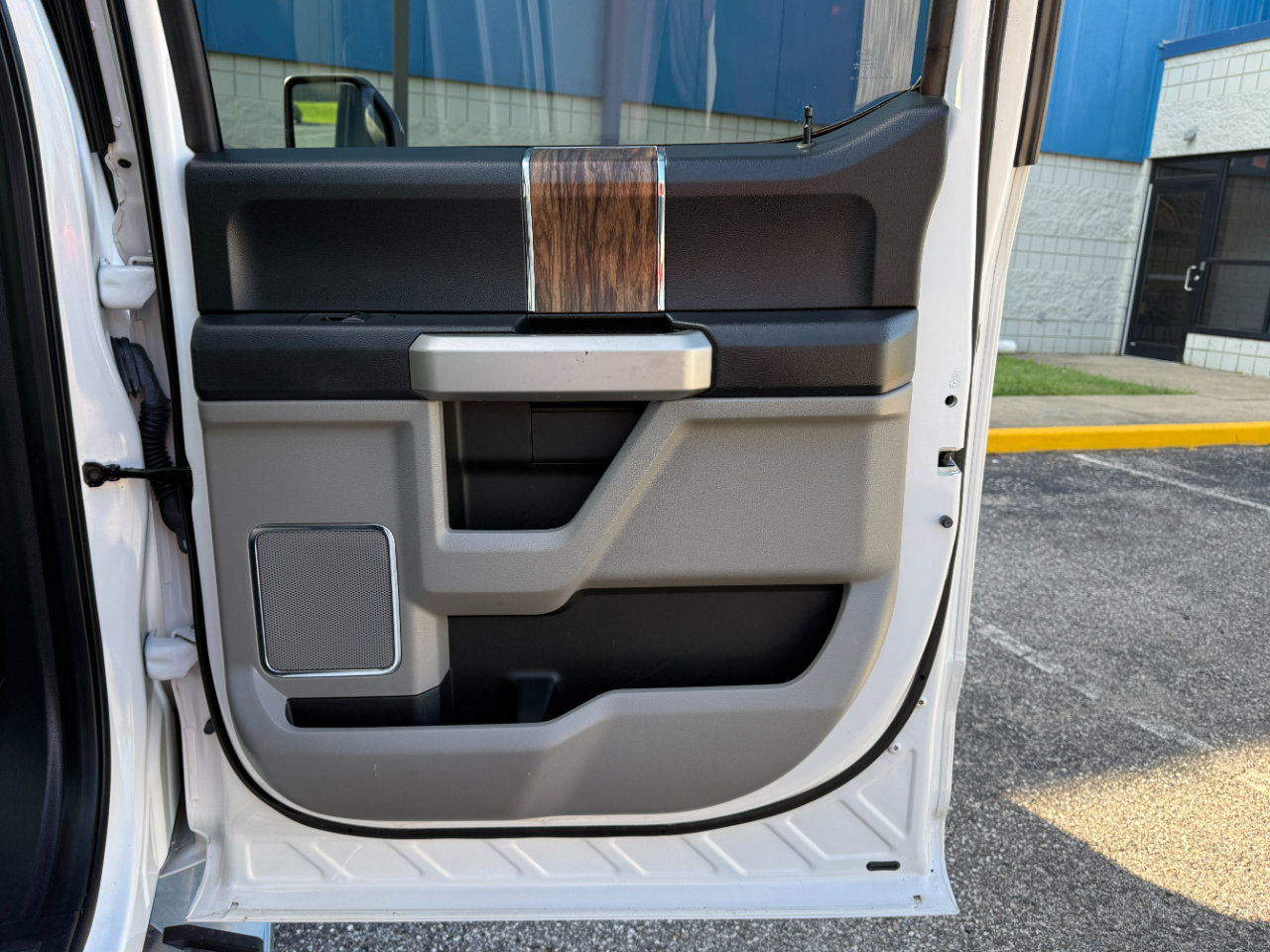 Used 2018 Ford F150 Lariat w/ Equipment Group 502A Luxury image 18