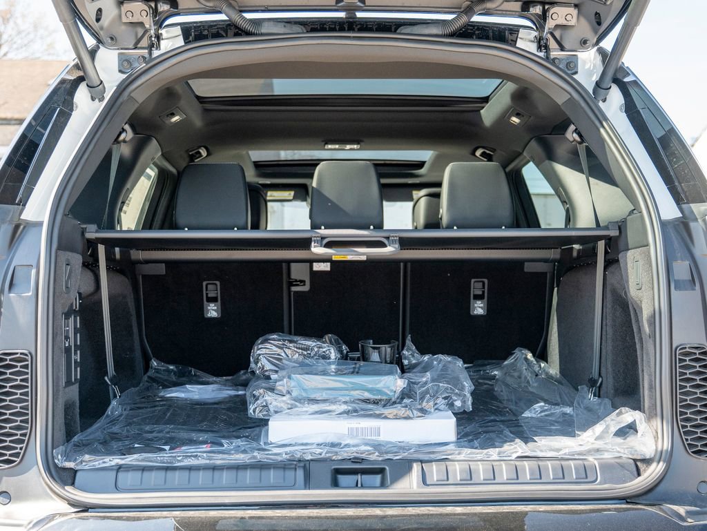 New 2025 Land Rover Discovery Dynamic SE image 26