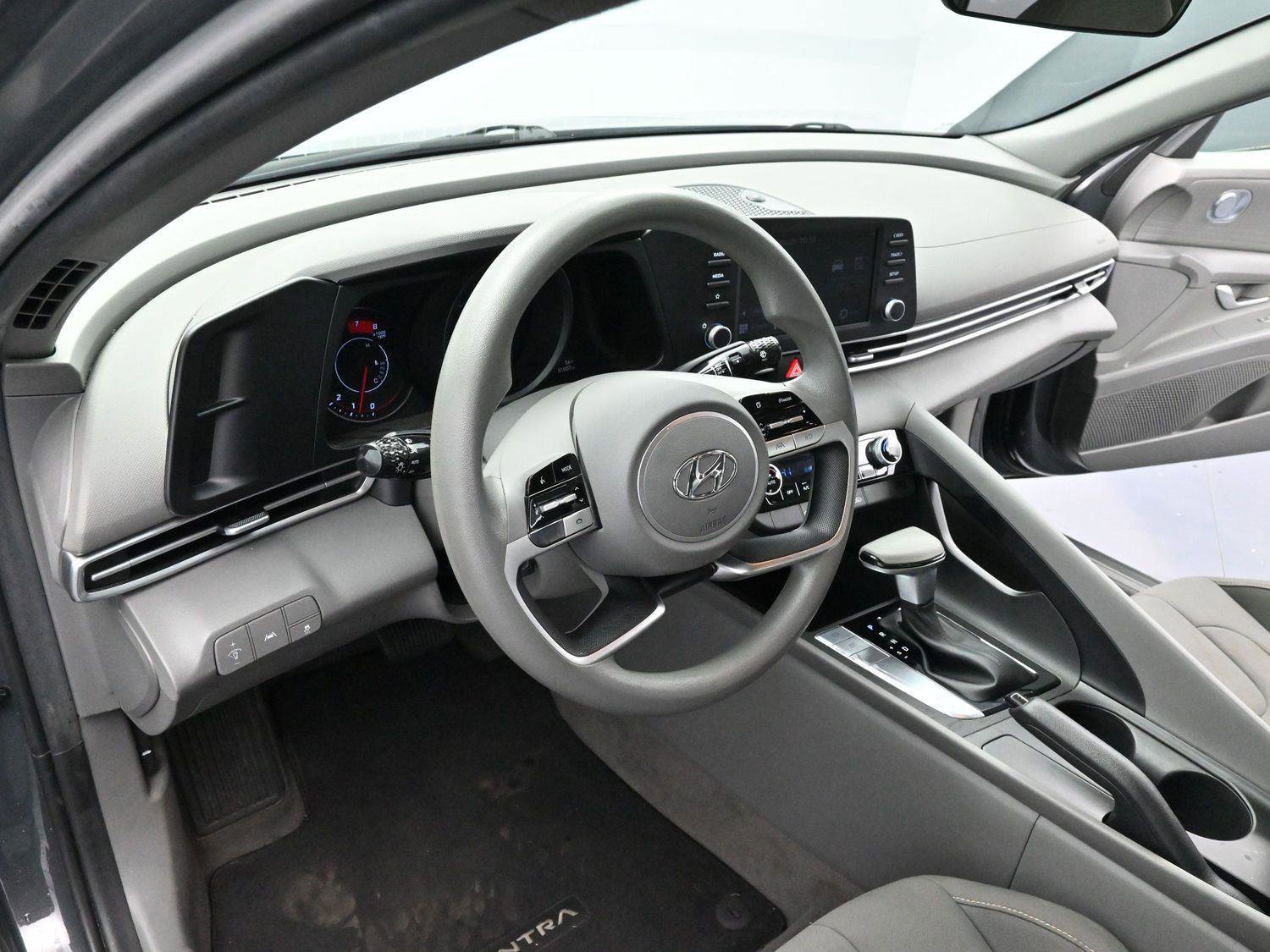 Used 2023 Hyundai Elantra SEL image 12