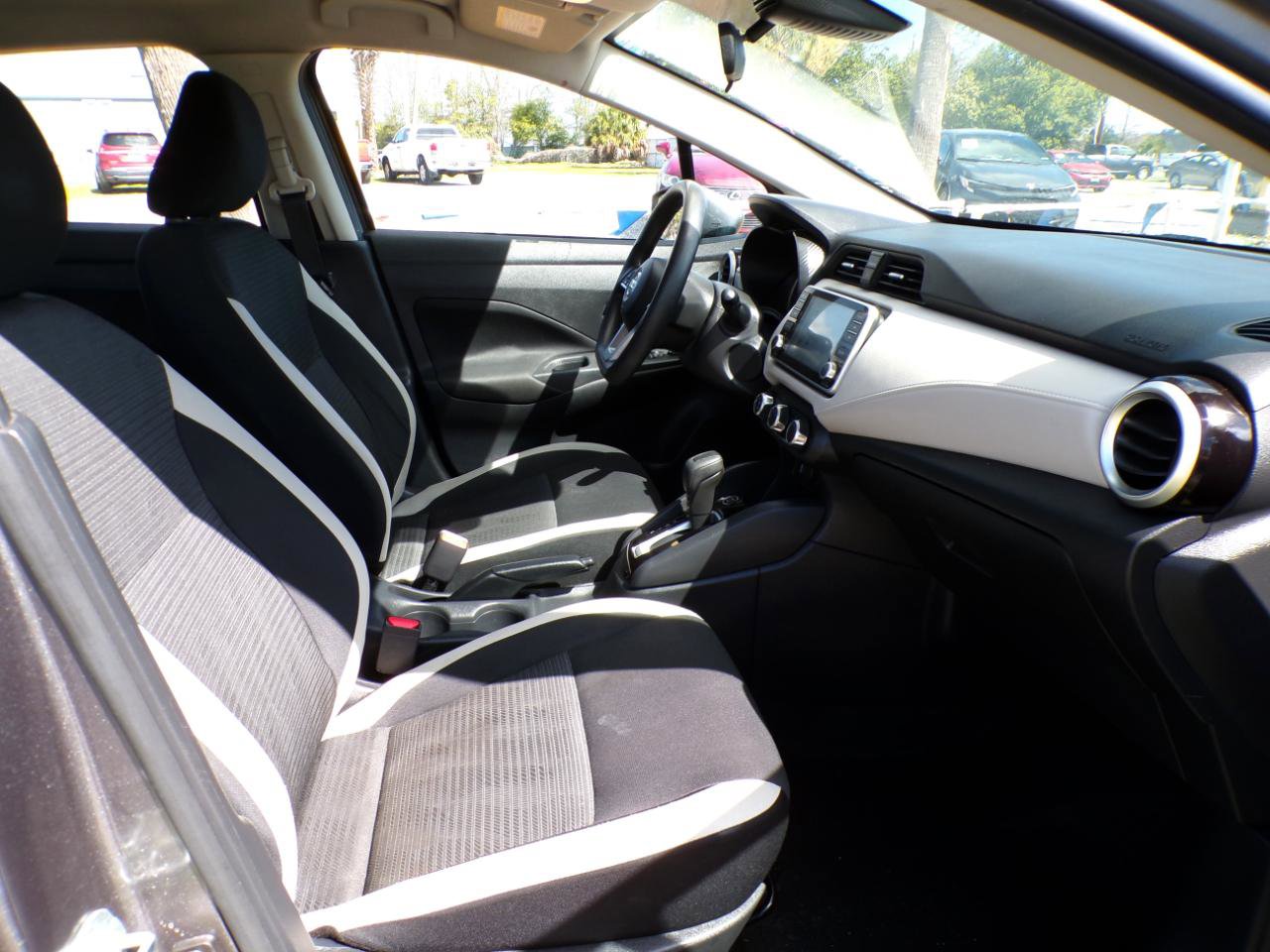 Used 2022 Nissan Versa SV w/ Trunk Package image 20