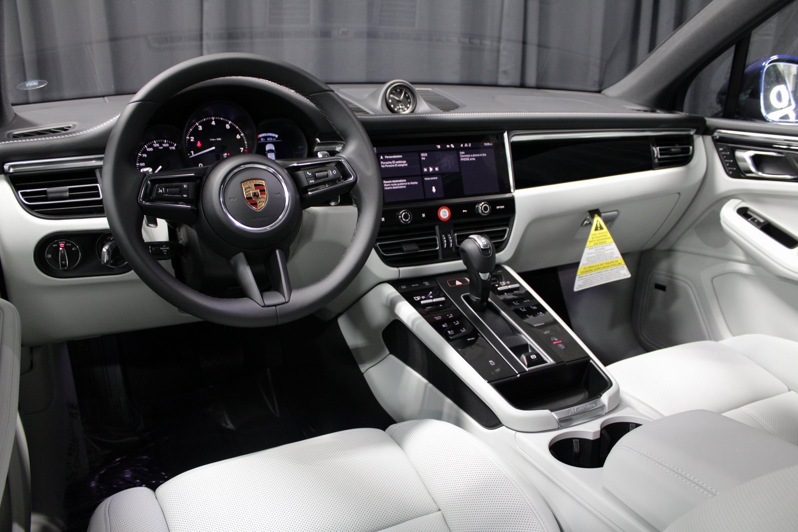 New 2026 Porsche Macan image 4