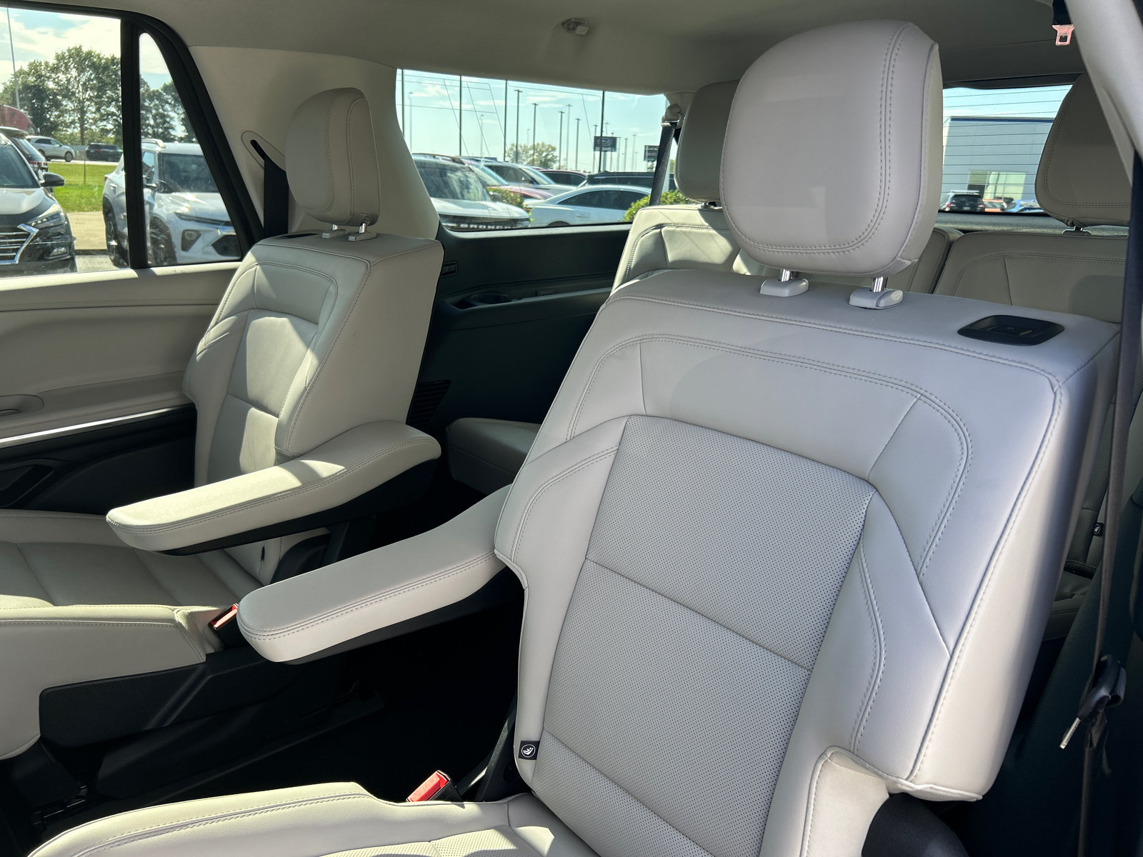 New 2026 Lincoln Navigator L Premier AWD/4WD image 30