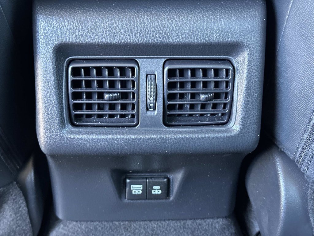 Used 2025 Toyota Camry XLE FWD image 17