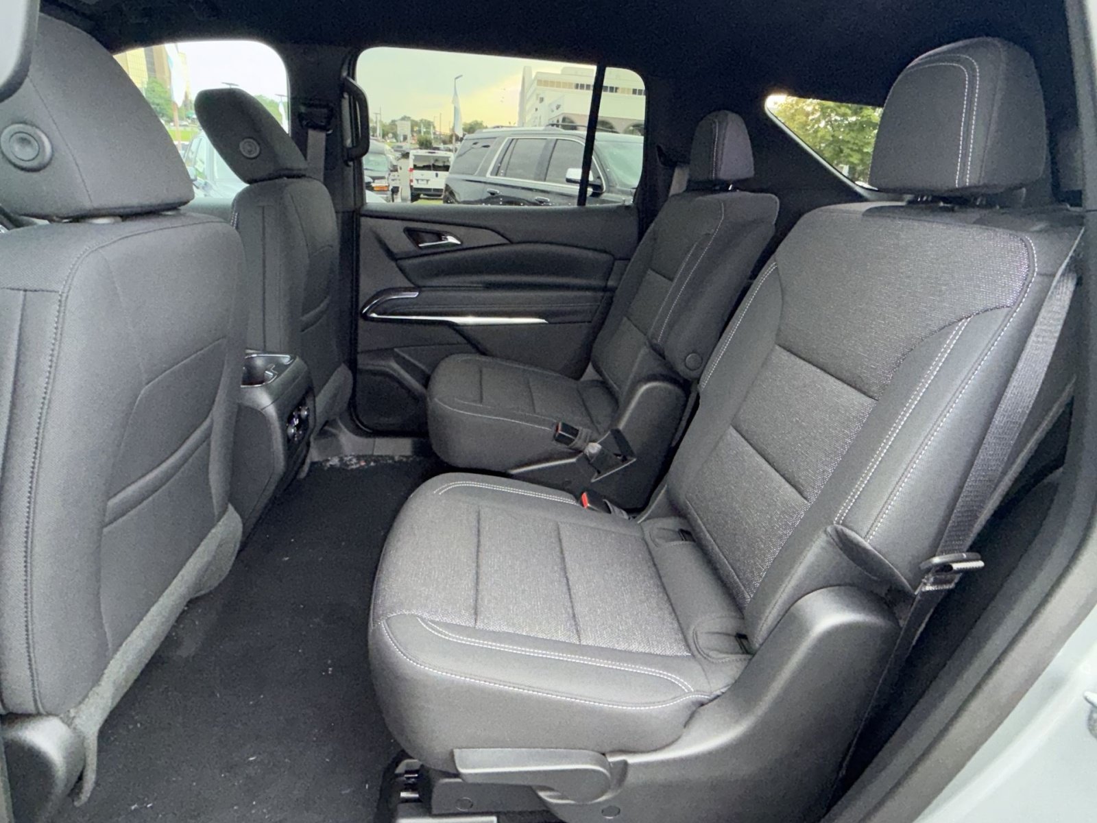 New 2027 Chevrolet Traverse LT w/ Midnight/Sport Edition FWD image 24
