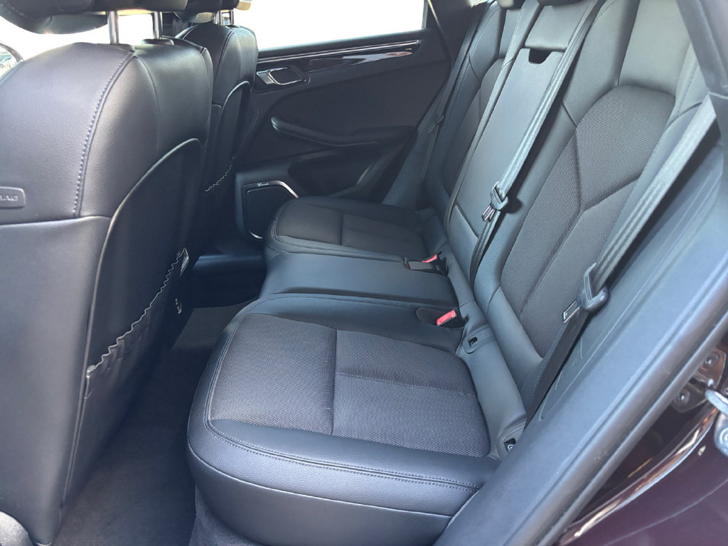 Used 2023 Porsche Macan AWD/4WD image 13