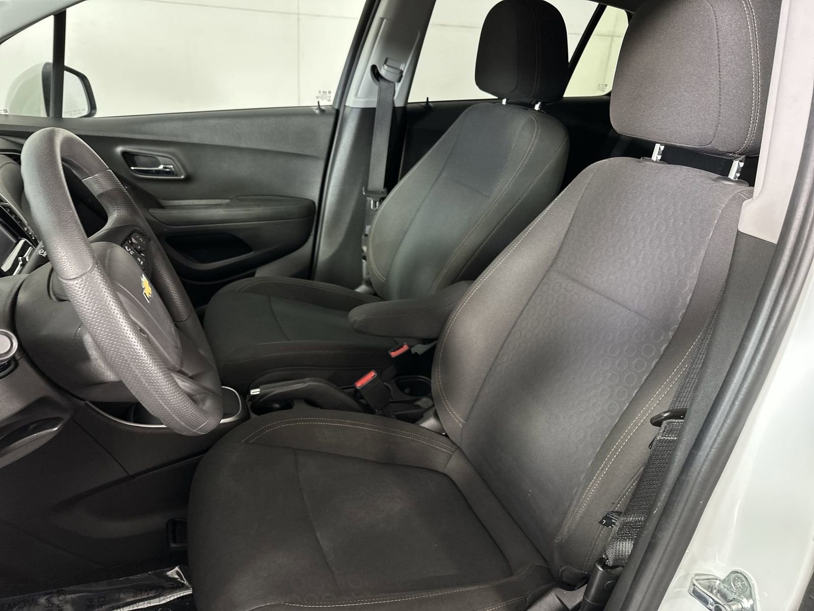 Used 2022 Chevrolet Trax LS w/ Tint and Cruise Package image 15