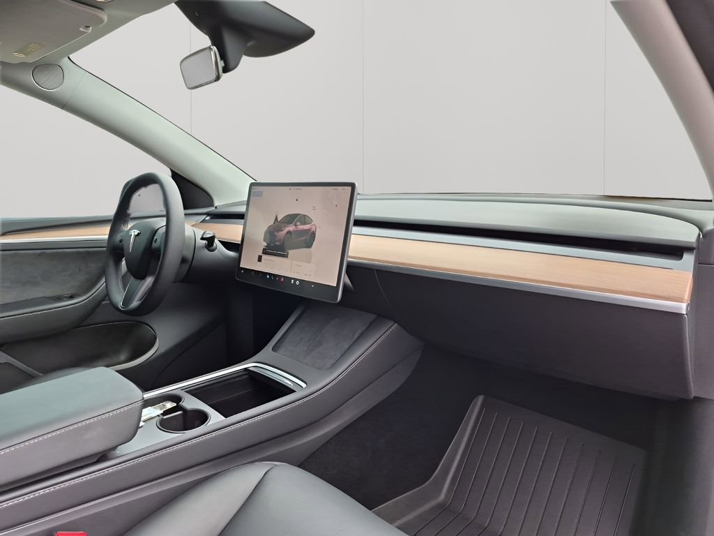 Used 2025 Tesla Model Y Performance image 14
