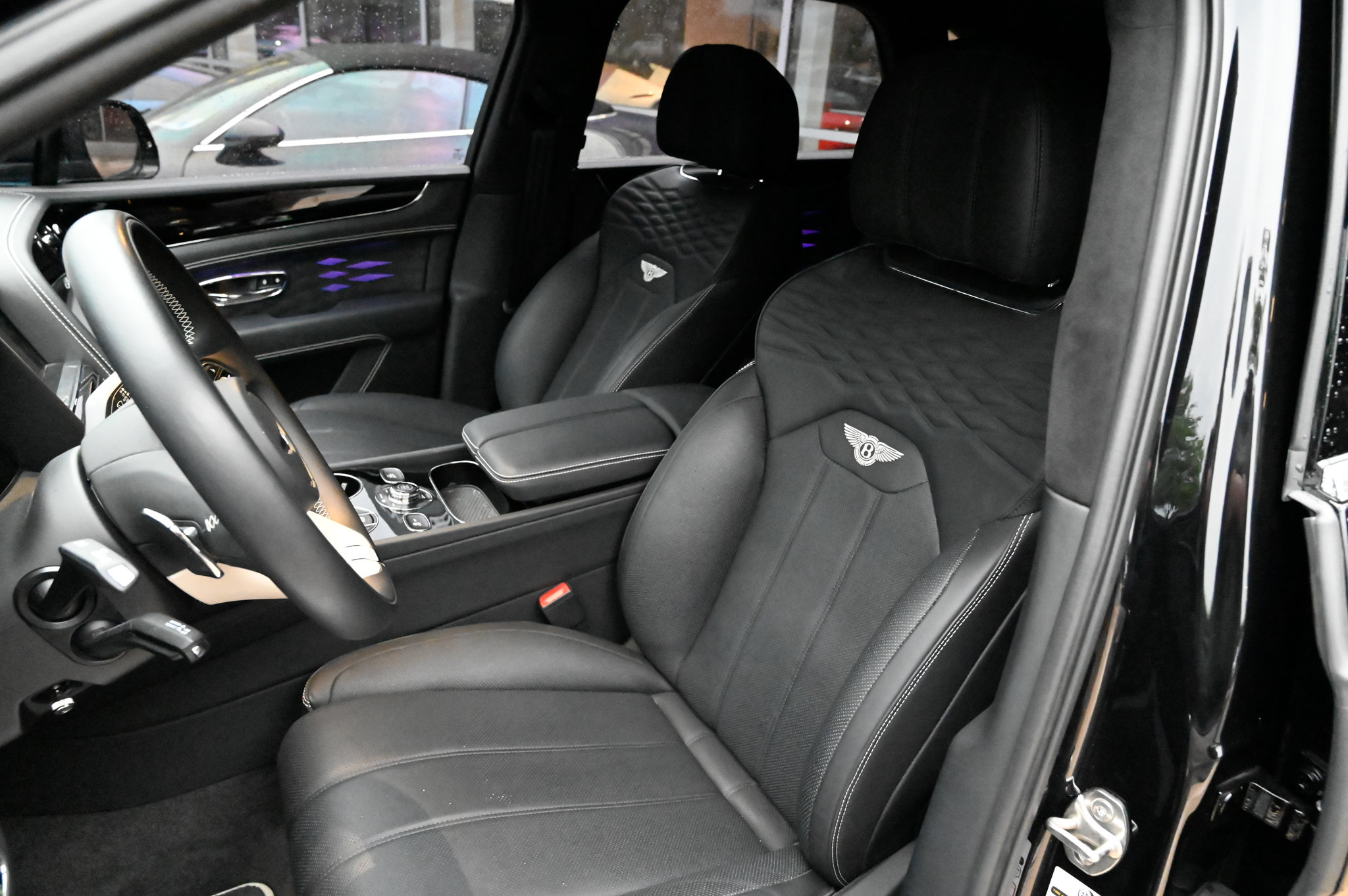 Used 2025 Bentley Bentayga AWD/4WD image 19