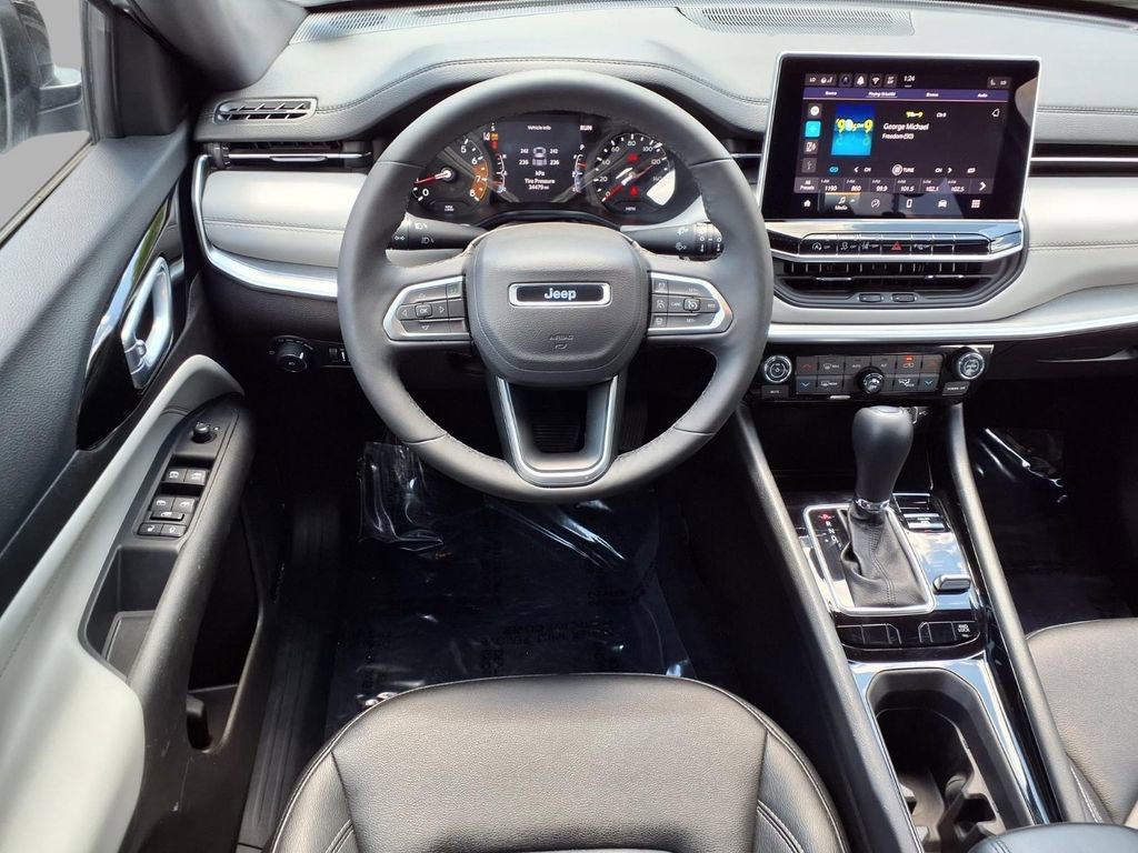 Used 2025 Jeep Compass Limited AWD/4WD image 4