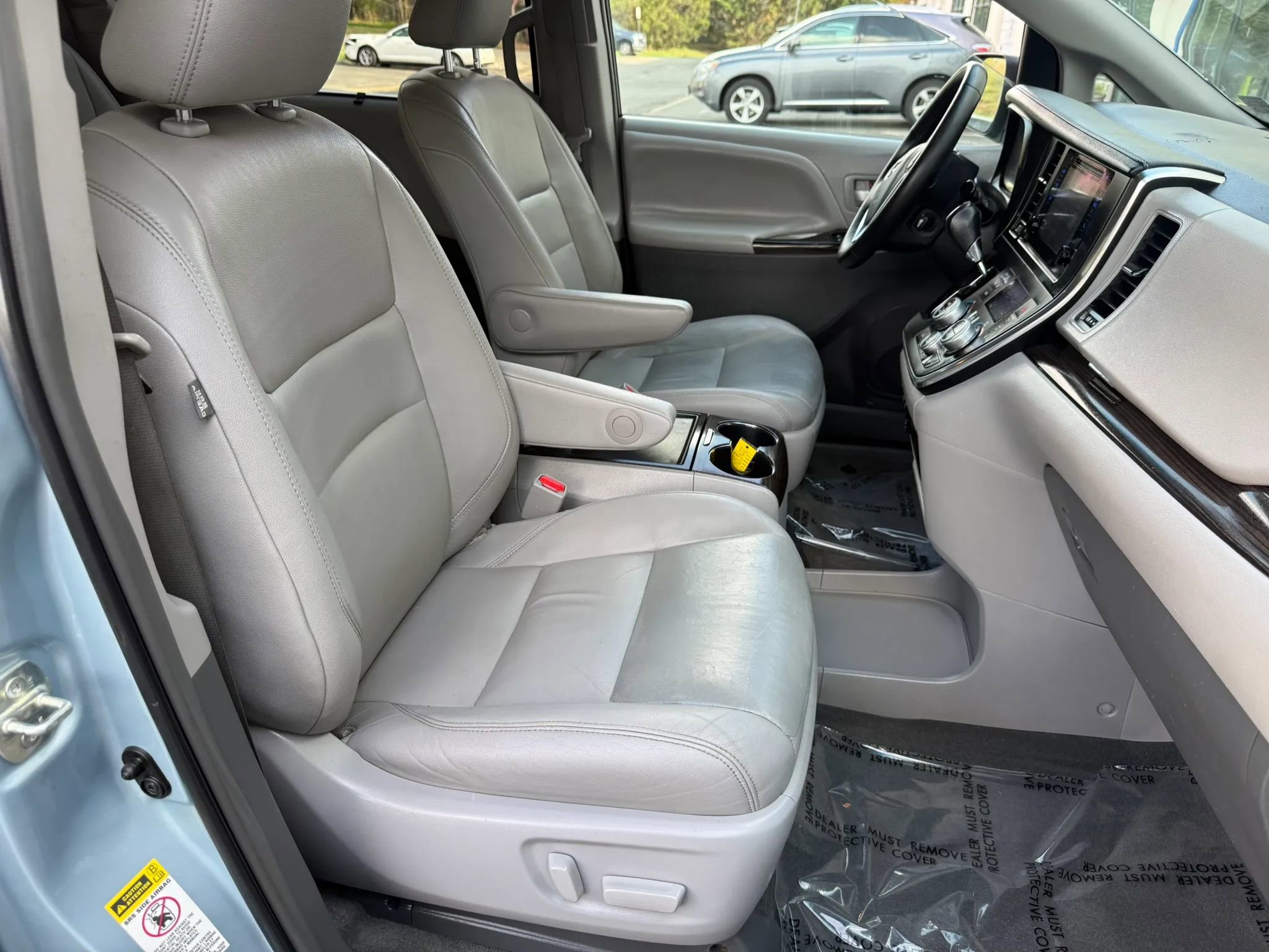 Used 2015 Toyota Sienna XLE image 21