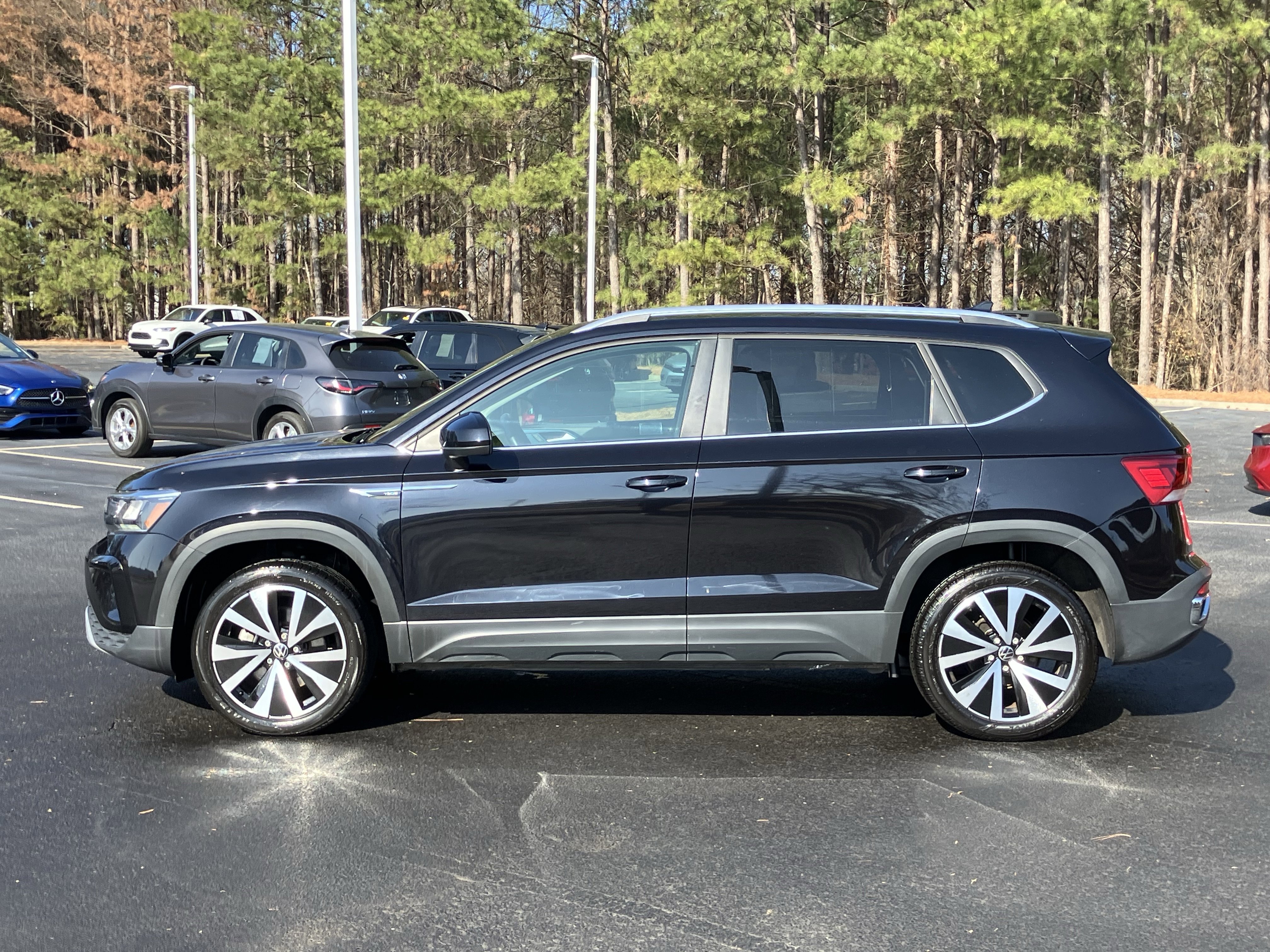 Used 2024 Volkswagen Taos SE image 7