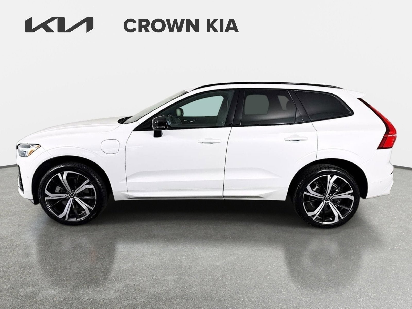 Used 2022 Volvo XC60 T8 R-Design w/ Advanced Package AWD/4WD image 9