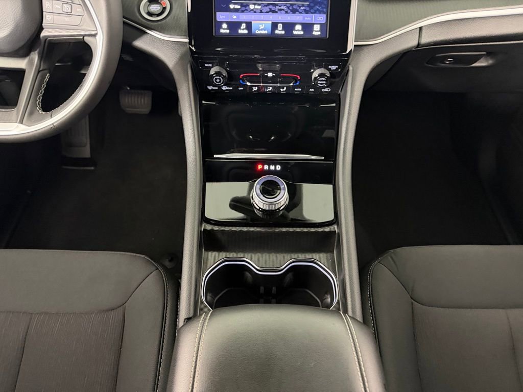 Certified 2024 Jeep Grand Cherokee Laredo image 15