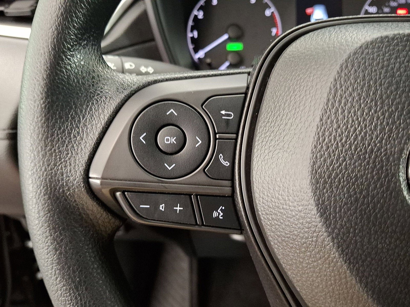 Used 2025 Toyota Corolla Cross AWD Hybrid image 17