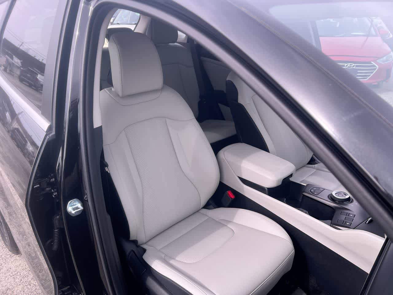 Certified 2026 Kia Sportage EX w/ EX Panoramic Sunroof Package AWD/4WD image 28