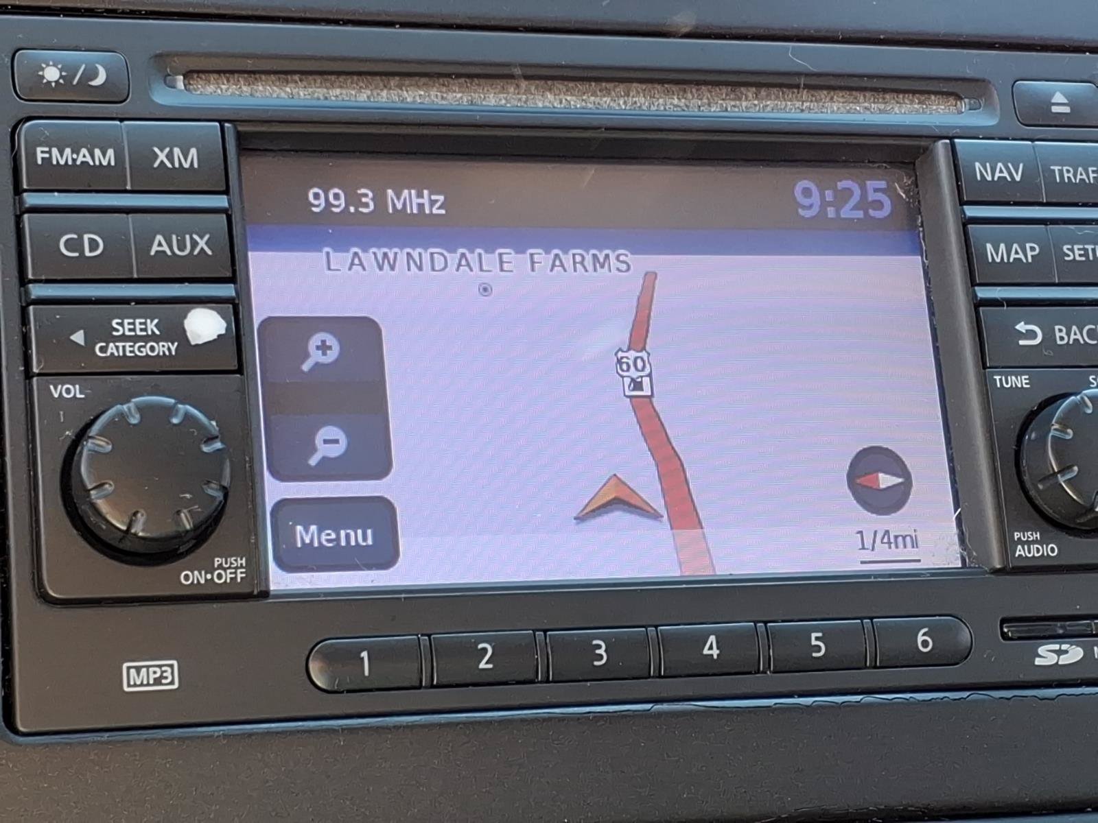 Used 2011 Nissan Versa Hatchback w/ Navigation/Satellite Pkg FWD image 8
