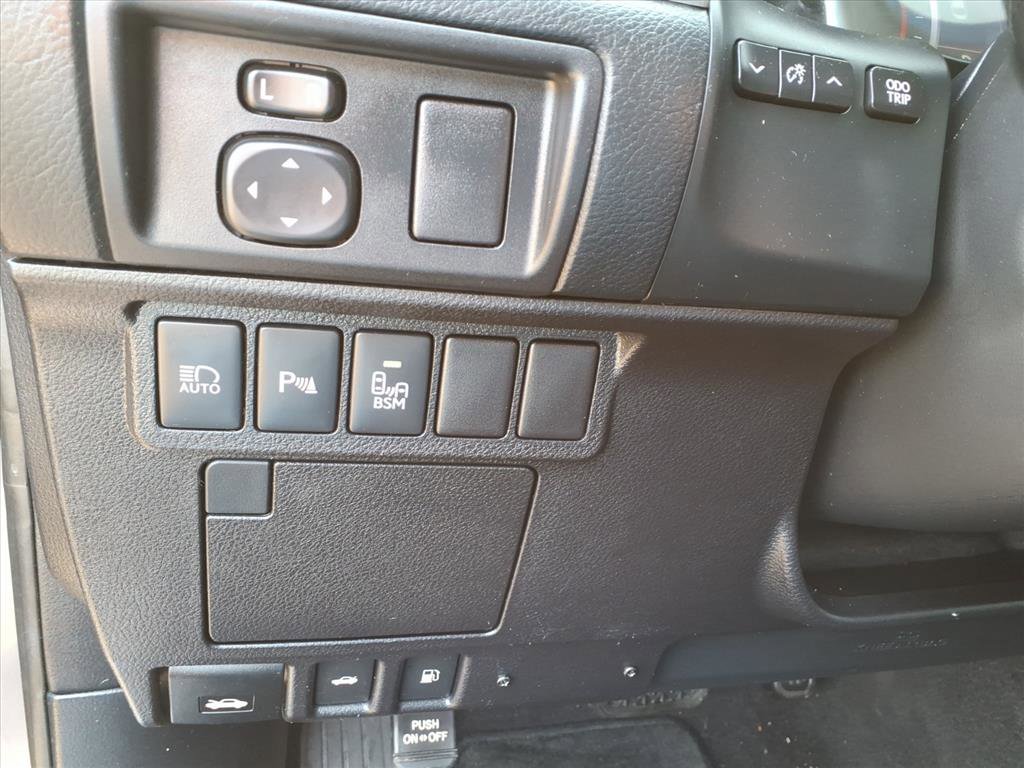 Used 2016 Lexus ES 350 w/ Luxury Package w/Wood Trim image 17