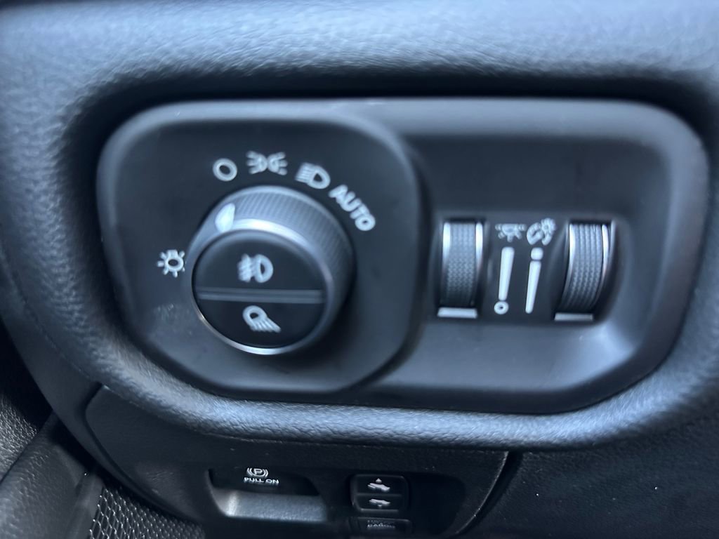 New 2026 RAM 1500 4x4 Crew Cab image 18