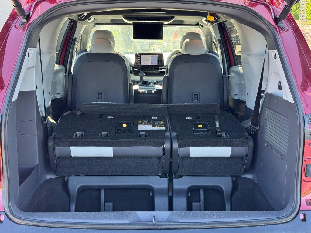 Certified 2022 Toyota Sienna XSE AWD/4WD image 4