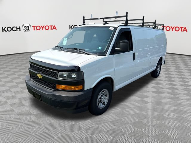 Used 2018 Chevrolet Express 3500 Extended w/ Driver Convenience Package RWD image 3