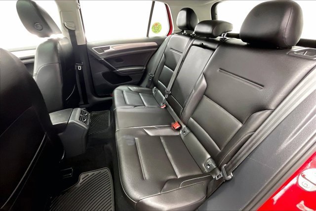 Used 2017 Volkswagen Golf SE image 20